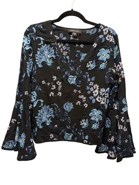 FIFTEEN TWENTY Black V-Neck Bell Sleeve Top with Blue Floral Print Size M